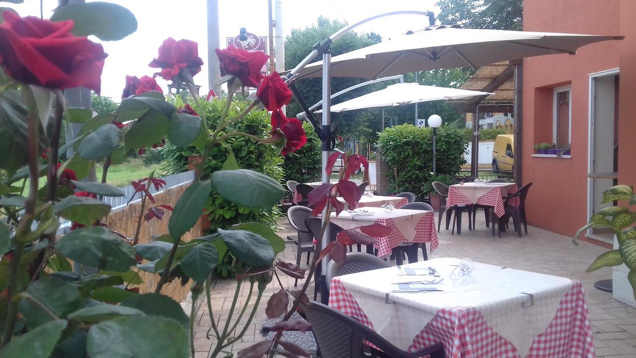 La Campagnola Trattoria Con Alloggio 미사노아드리아티코 외부 사진